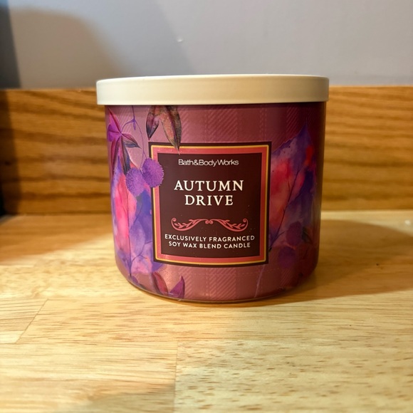 Bath & Body Works Autumn Drive Candle - Picture 2 of 4